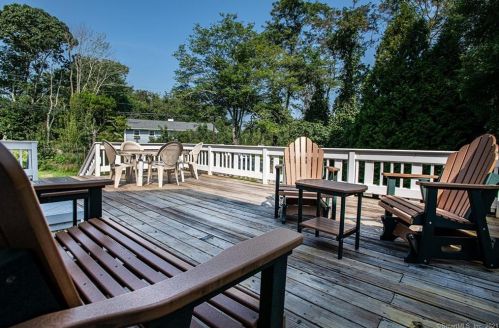 379 Glenwood Avenue Ext, Waterford CT  06385-3808 exterior