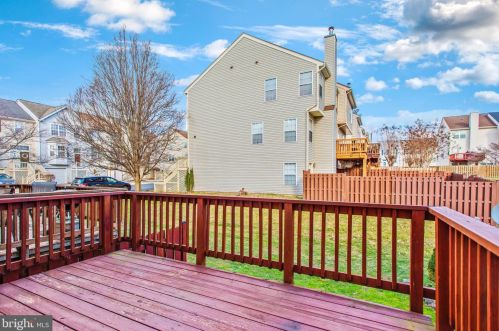 211 Frazer Dr, Purcellville VA  20132-5807 exterior