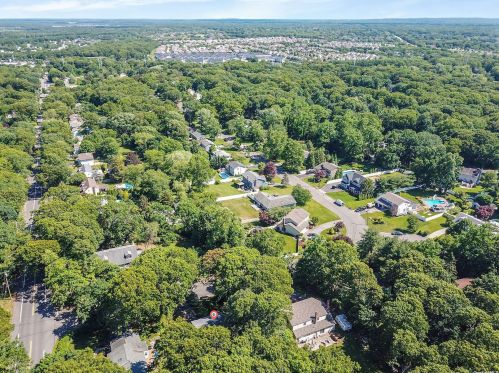 58 Liso Dr, Mount Sinai NY  11766-1917 exterior