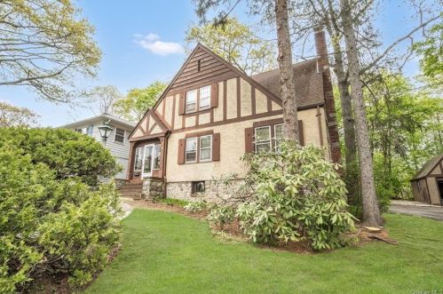 89 Harding Dr, New Rochelle, NY 10801-4641