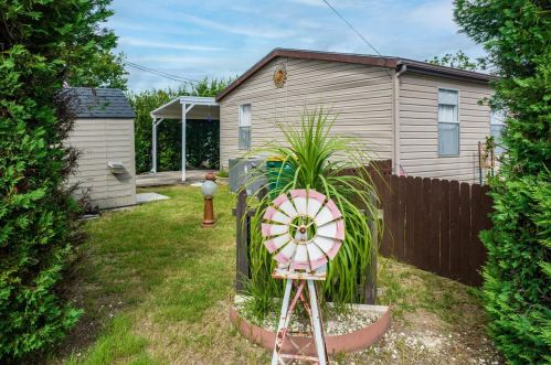 1525 Pleasant St, Tavares FL  32778-4001 exterior