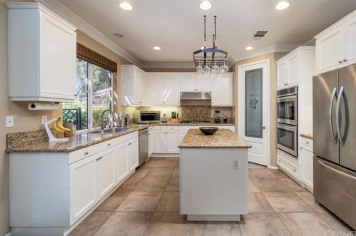 29236 Discovery Ridge Dr, Santa Clarita CA  91390-5761 exterior