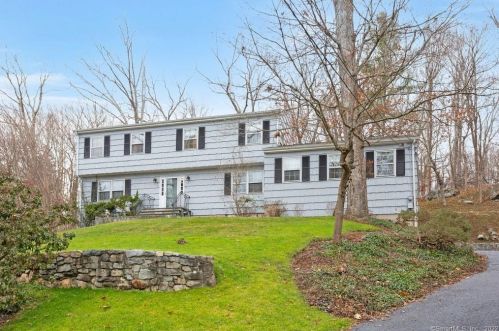 214 Slice Dr, Stamford, CT 06907-1137