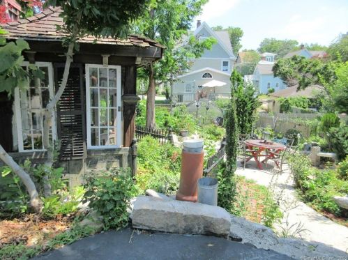 13 Manwaring St, United States Coast Guard Ac CT  06320-5619 exterior