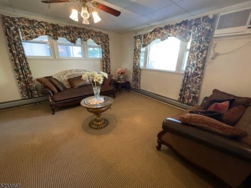 39 Willow St, Montclair NJ  07042-3547 exterior