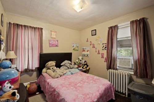 706 Drake Ave, Roselle NJ  07203-2218 exterior