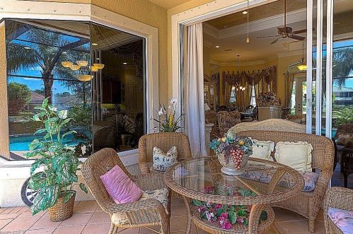 5076 Post Oak Ln, Naples FL  34105-4526 exterior