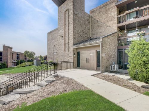 3635 Tucker Pl, Milwaukee WI  53222-2756 exterior