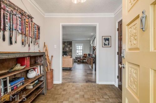 509 Rollingwood Dr, Stone Mountain, GA 30087-2738