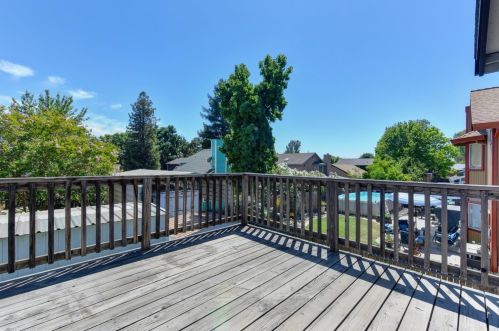 7064 Castle Creek Way, Rio Linda CA  95673-2441 exterior