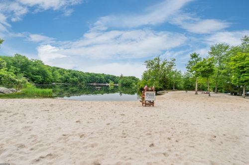 13 Harbor View Dr, Andover NJ  07821-4022 exterior