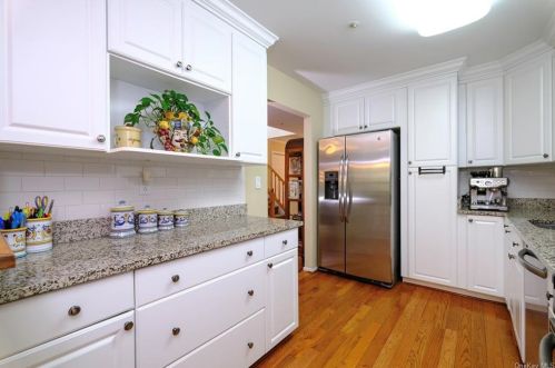 1408 Pondcrest Ln, White Plains NY  10607-1357 exterior