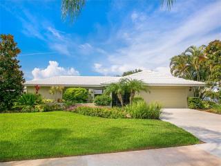 2902 Captiva Dr, Sarasota, FL 34231-6918