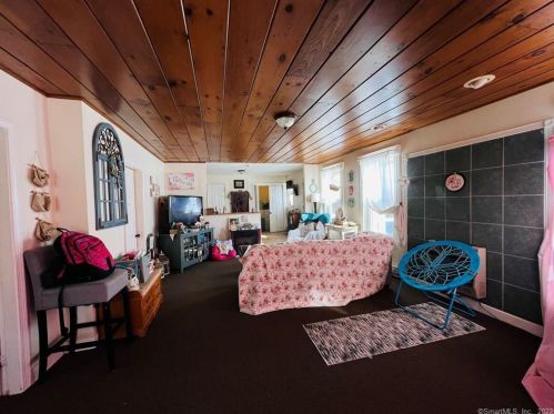 78 Prospect Ave, Killingly, CT 06239-2734