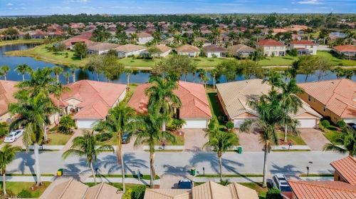 14322 Manchester Dr, Naples FL  34114-8626 exterior