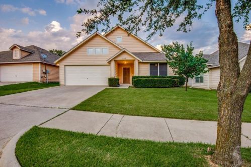 2208 Arrowhead Dr, Denton, TX 76207-1287
