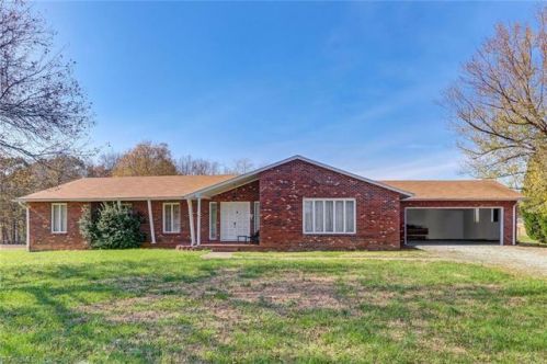 939 Harvey Teague Rd, Winston Salem, NC 27107-9592