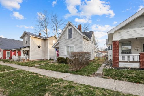 812 Main St, Washington Ch OH  43160-1954 exterior