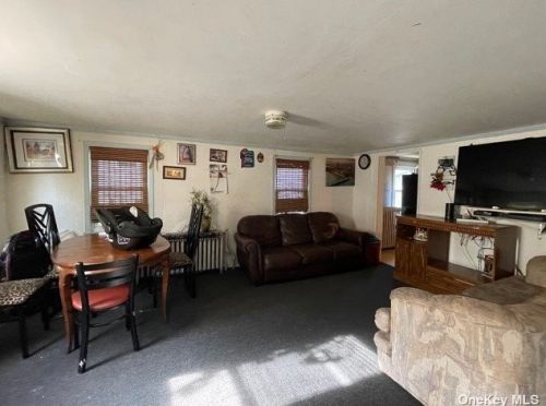 14 Kelsey Ave, Huntington Station, NY 11746-1110
