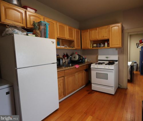 28 21st St, Camden, NJ 08105-1004