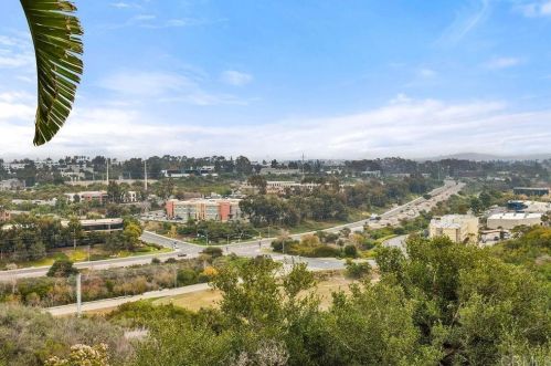 1456 Sapphire Dr, Carlsbad CA 92011-1200 exterior