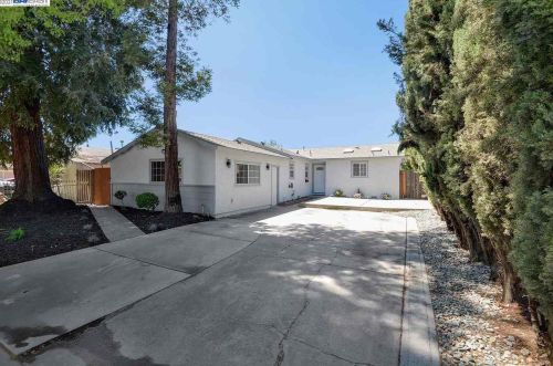 511 Salmon Dr, San Jose, CA 95111-2015