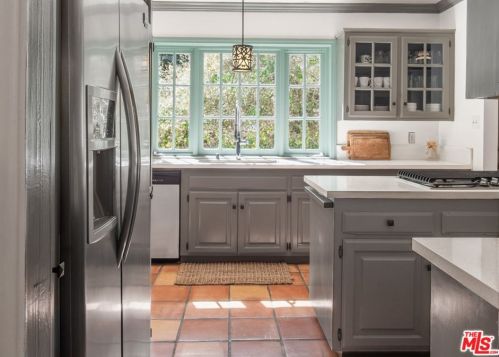 2621 Glenoaks Blvd, Glendale CA  91206-3108 exterior