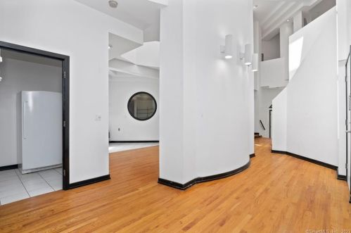 15 Sky Line Dr, Bridgeport CT  06612-1057 exterior