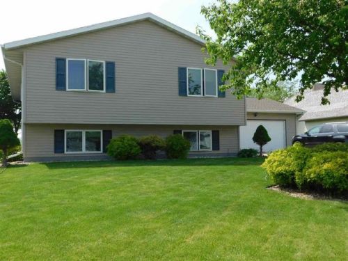 210 Ruby St, Reeseville, WI 53579-9694