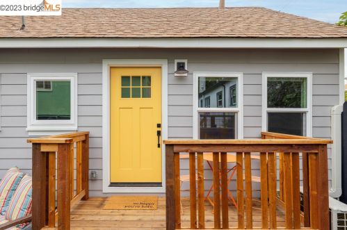 1058 56th St, Oakland CA 94608-2745 exterior