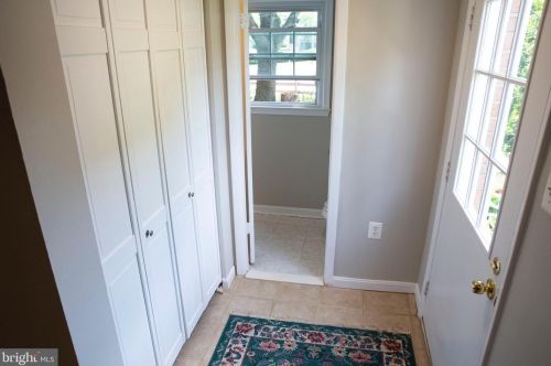 102 Mayfair Dr, Leesburg, VA 20176-2423