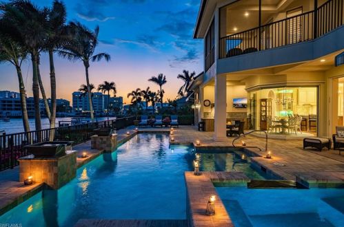 320 Springline Dr, Naples, FL 34102-5055
