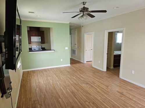 614 44th St, Galveston, TX 77550-1113