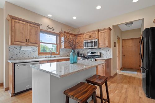 126 Gaul Rd, Dousman, WI 53118-8845