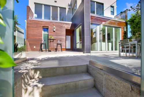 706 Sapphire St, San Diego, CA 92109-1019