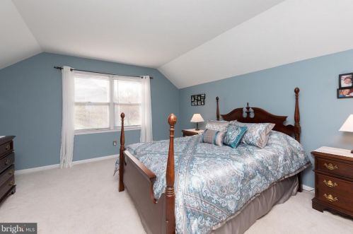 718 Meadowcreek Cir, Prospectville PA 19002-2074 exterior