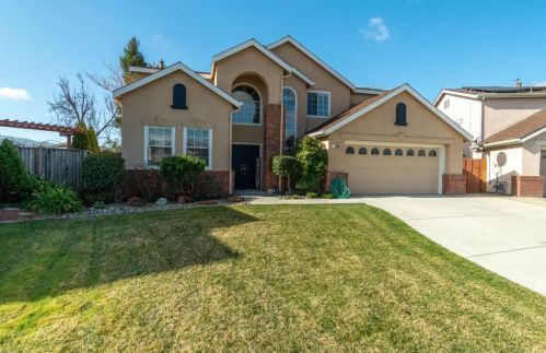 2070 Carousel Dr, Hollister CA  95023-5661 exterior
