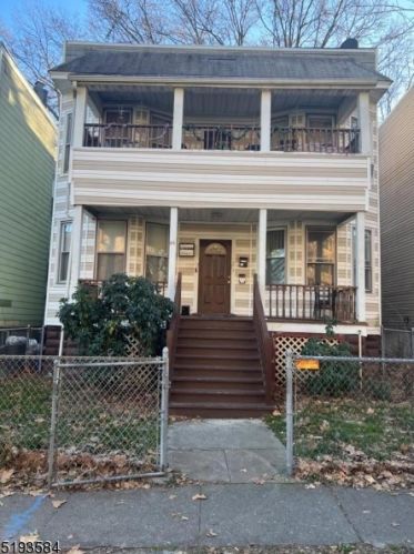 86 Park St, East Orange, NJ 07017-1733