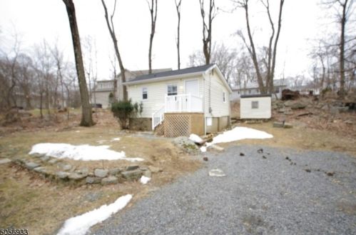 14 Adams Trl, Hopatcong NJ  07843-1278 exterior