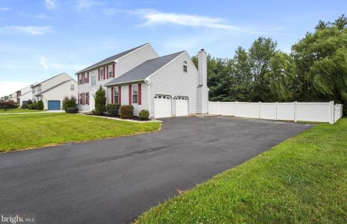 10 Hillary Cir, New Castle, DE 19720-8618