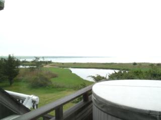 36 Short Beach Rd, Pine Neck NY  11963-1253 exterior