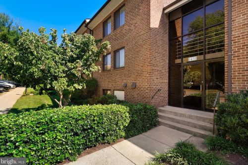 1431 Northgate Sq, Herndon, VA 20190-3747