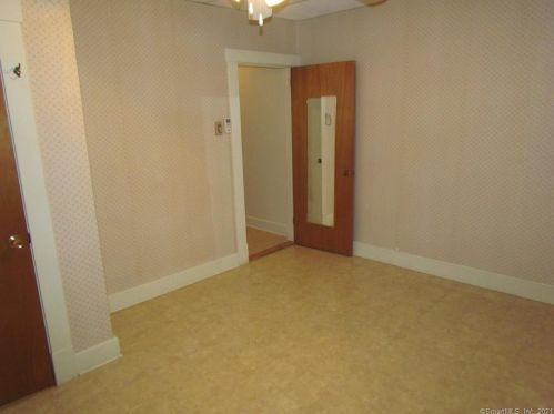 32 Denison Ave, Groton CT  06340-4415 exterior