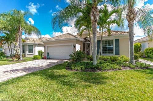 8602 Veronawalk Cir, Naples, FL 34114-2757