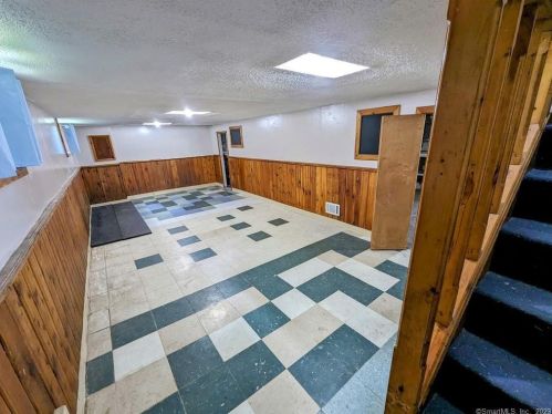 83 Faneuil St, Windsor CT 06095-4523 exterior