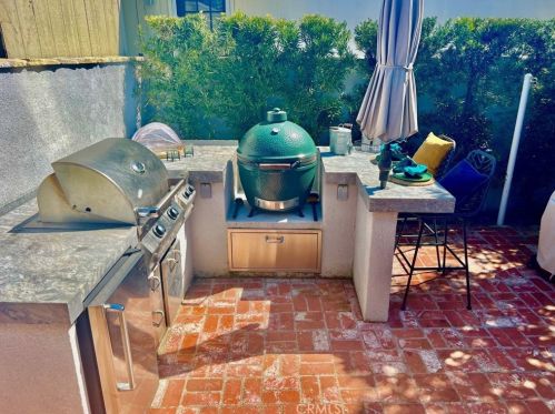 112 Yorktown, Newport Beach CA  92660-6144 exterior