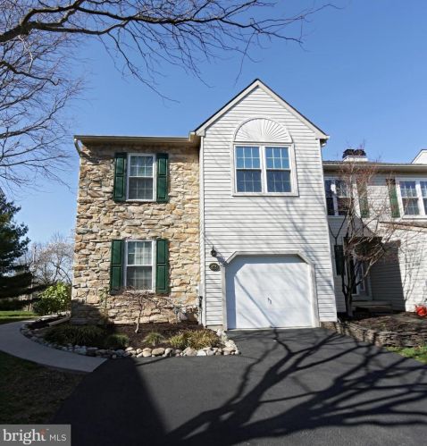 29 Bristol Ct, Norristown, PA 19403-1070