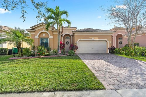 6001 Spring Lake Ter, Fort Pierce, FL 34951-3108