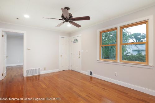 210 Walnut Dr, Bricktown, NJ 08724-1608