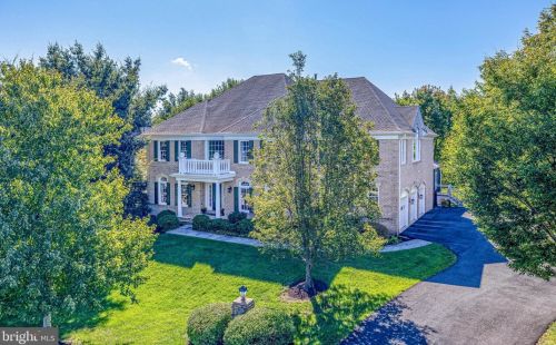 10405 Van Patten Ln, Great Falls, VA 22066-1858